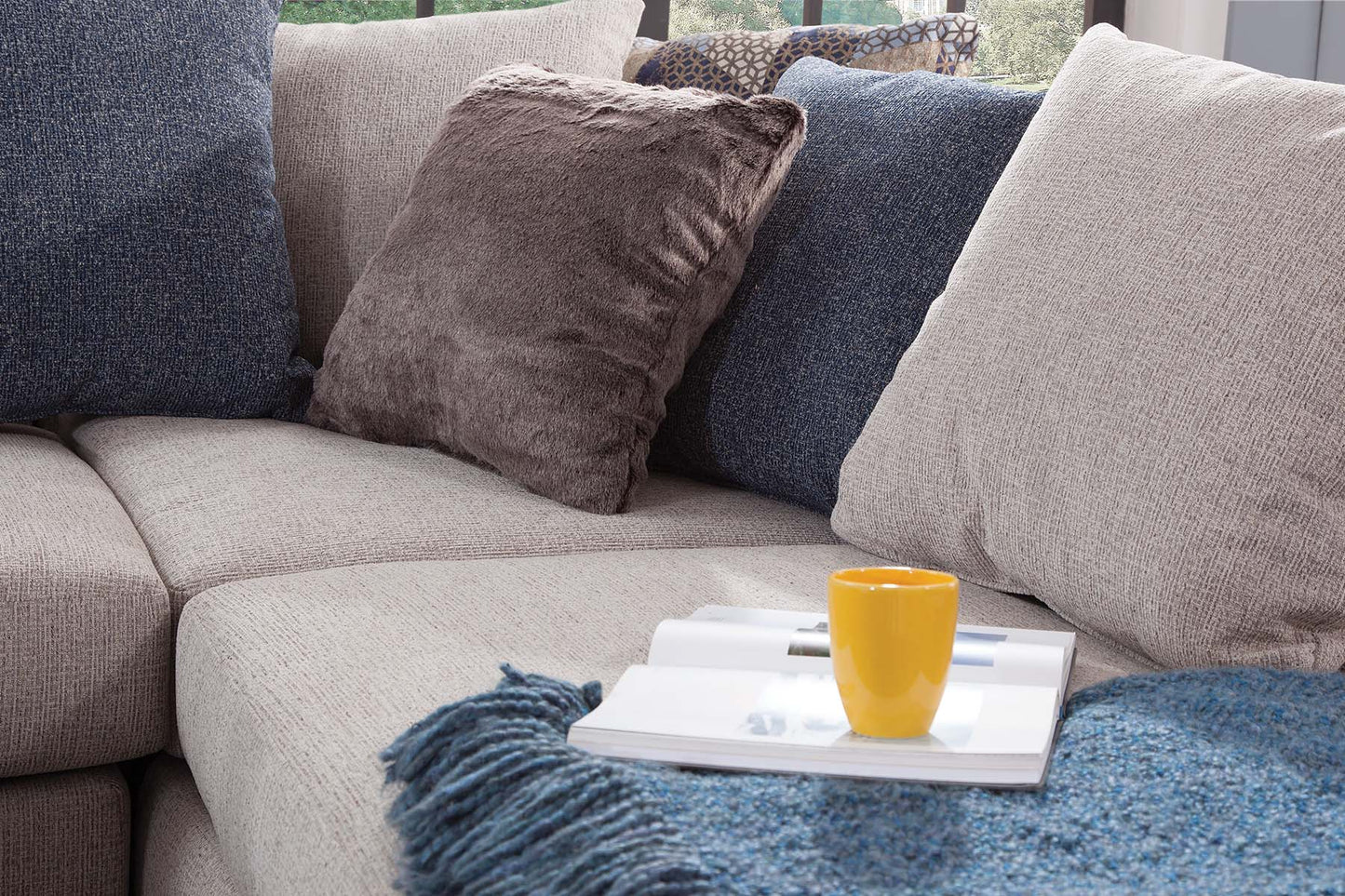 S317V4 Sectional and Chair Set
